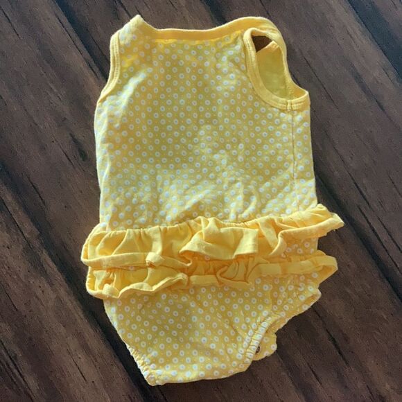 NEW Carter’s Baby Girl Yellow Ruffle One Piece Ladybug 🐞 Polkadot Pattern 3 Mo - Picture 2 of 6